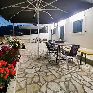 Appartamento Dina's, Himare